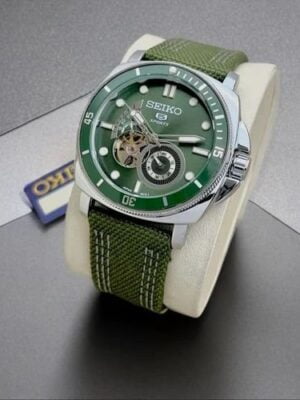 Seiko Divers Stainless steel Green Belt Automatic watch